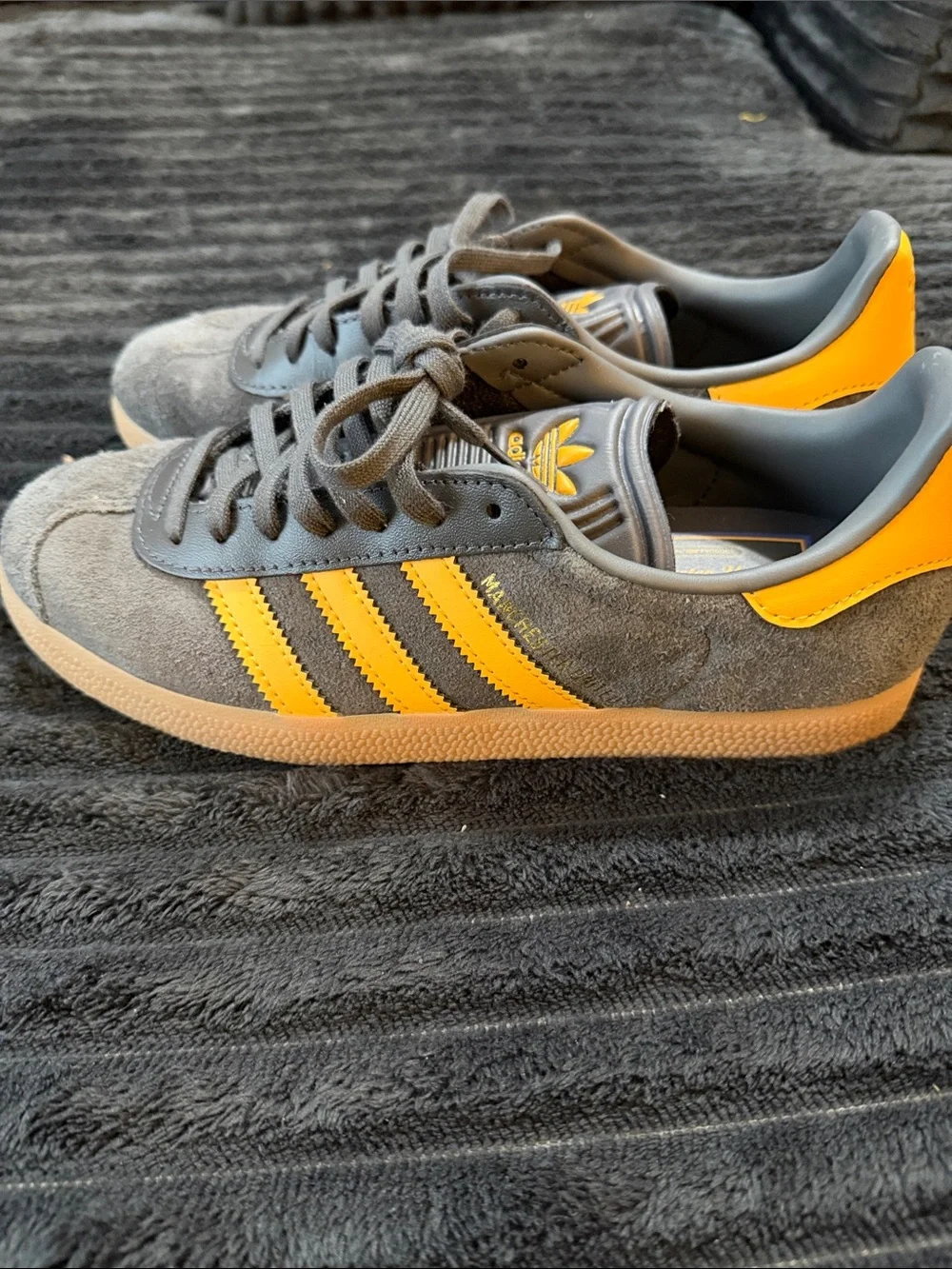 adidas men Manchester United, Gray Suede Sneakers with Yellow Stripes